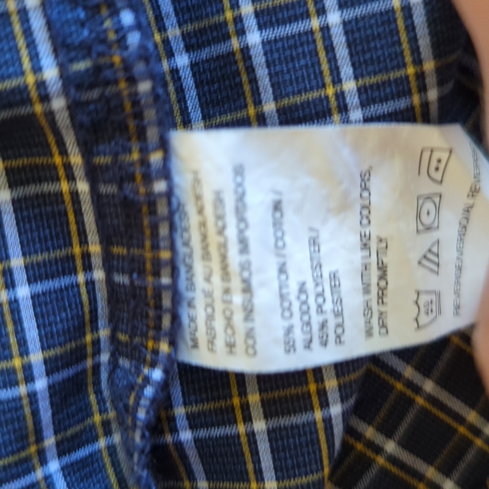 Van Heusen Men's medium dress shirt - Picture 4 of 6